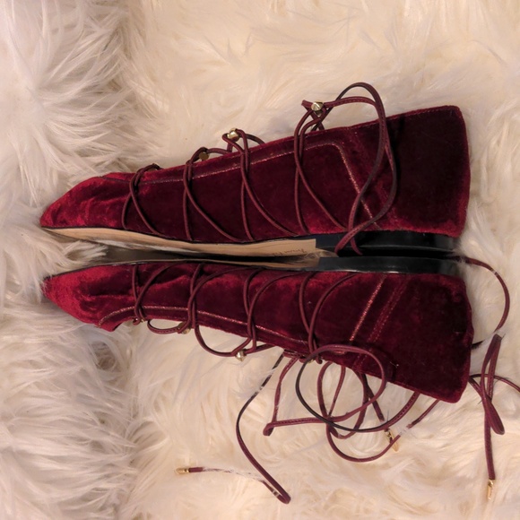 Burgundy velvet pointed toe lace-up flats - Picture 2 of 5